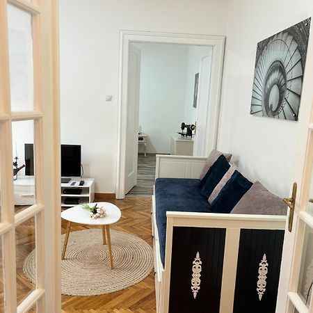 Center Retro Apartment Ni 外观 照片