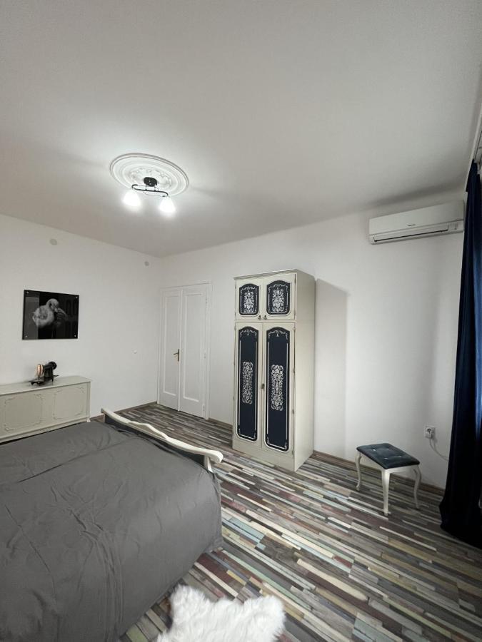 Center Retro Apartment Ni 外观 照片